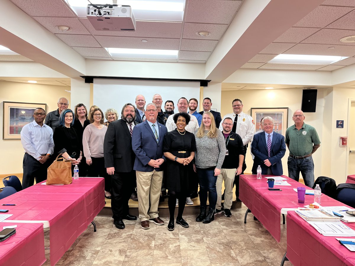 LtGovStratton's tweet image. The Governor’s Rural Affairs Council met in Coal City last week, where growth is booming.

As Chair of the #GRAC, we are listening and taking action to enhance the quality of life in Coal City and for all rural Illinoisans!