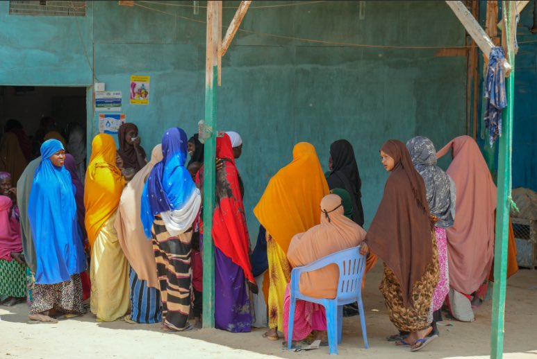 AbdulkadirAfi's tweet photo. From providing life-saving vaccines, nutrition care, and maternal/child healthcare, the Somali Red Crescent Society (SRCS) mobile clinics are bringing hope to displaced communities in Wadajir Internally displaced persons (IDP) camp, Boosaso, Bari region.

The SRCS mobile clinic serves more than 7,800 people (1,300 households) in the camp. 

SRCS runs two mobile clinics in the Bari region under the integrated community resilience and development programme.