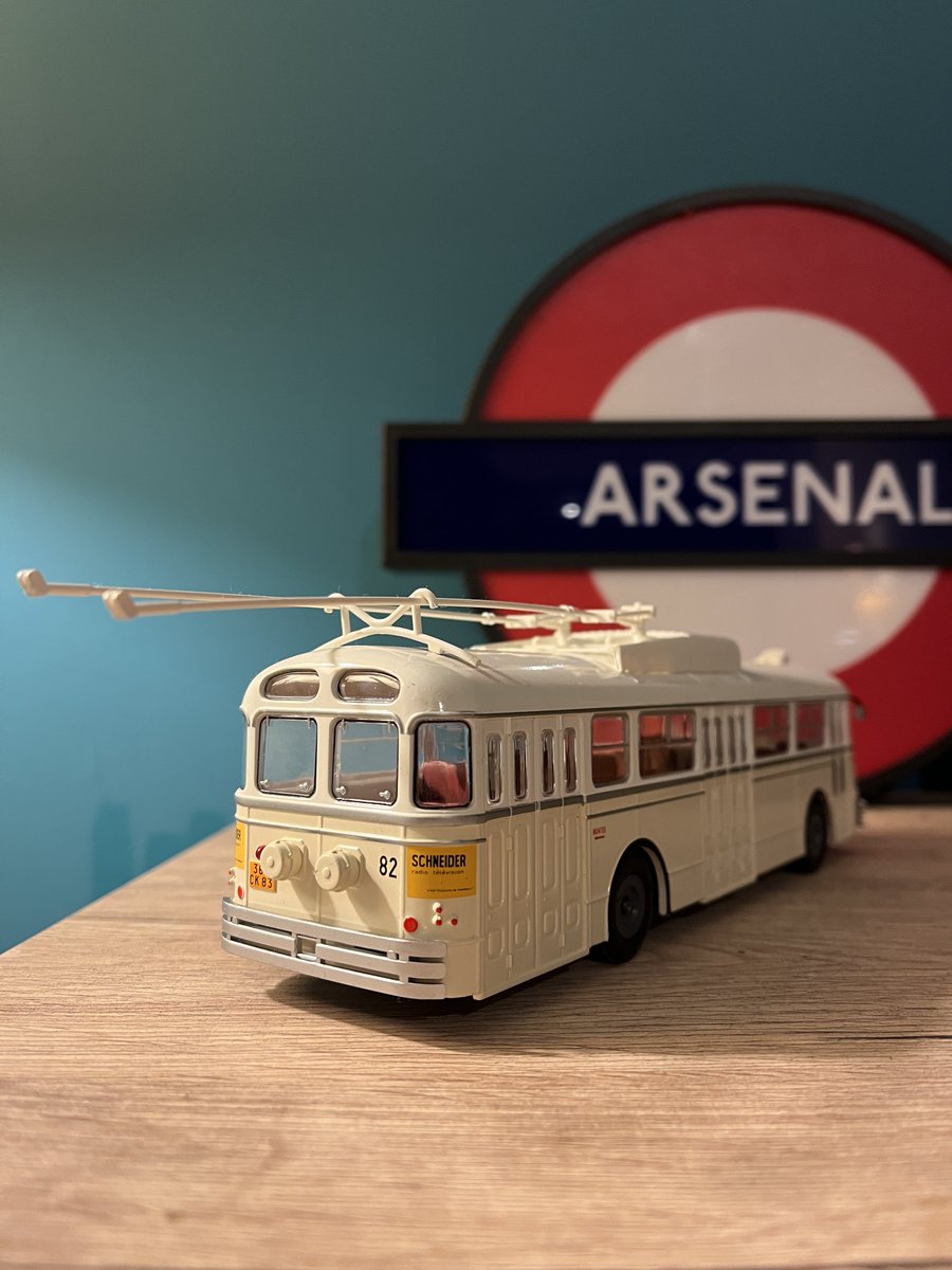 nathandetr0it's tweet photo. i recently got myself this scale 1/43 replica of one of the vetra chausson trolleybuses that ran back in the days on line 1 of the trolleybus network in my hometown of toulon, france✨

#trolleybus #vetra #toulon https://t.co/HJ6bw8XDyN