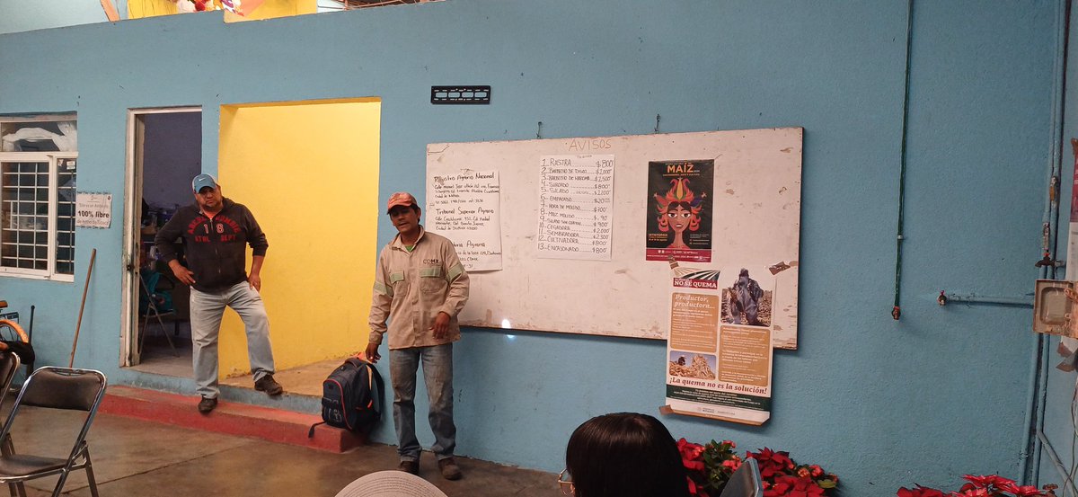 OaxacaRojas's tweet photo. En coordinacion con el CIIC 2 y la Clinica Veterinaria Intinerante de @corenadr se realizo un intercambio de experiencias de la central de maquinaria del ejido de Ixtayopan con productores de borregos de #suelodeconservacion de Tlalpan para la mecanizacion del ensilaje de maiz https://t.co/i9qwFHR0hu