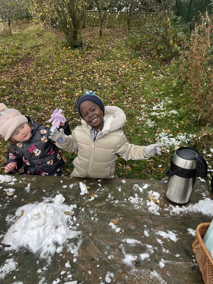 A wonderful morning in the snow with <a href="/BG_FoxCubs/">Fox Cubs @ Burton Green Primary School</a> ❄️ we worked together to make a snowman ⛄️ played ‘Tig’ on the field and enjoyed a lovely hot chocolate in the forest.