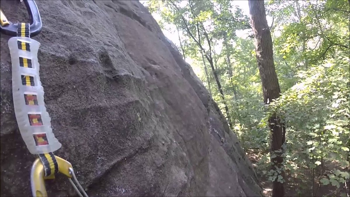 daVideoGlasses's tweet image. Ready to capture the thrill of climbing without missing a move? Wear our video recording sunglasses! #OutdoorGear #RockClimbing #CaptureAdventure #VideoSunglasses #ClimbOn