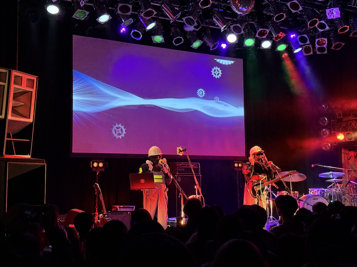 tonphone's tweet photo. #STDRUM ことユージ・レルレ・カワグチさん主催の「RICH BUDDIES JAPAN TOUR 2024」
出演:nakaitoshifumi、ユージ・レルレ・カワグチ、3x4xS、PEVO
セットチェンジの間がなく演奏で繋いで行く濃密なライブでした。久々のO-WEST!
#nakaitoshifumi
#3x4xS
#PEVO https://t.co/y0ppPFSt0u