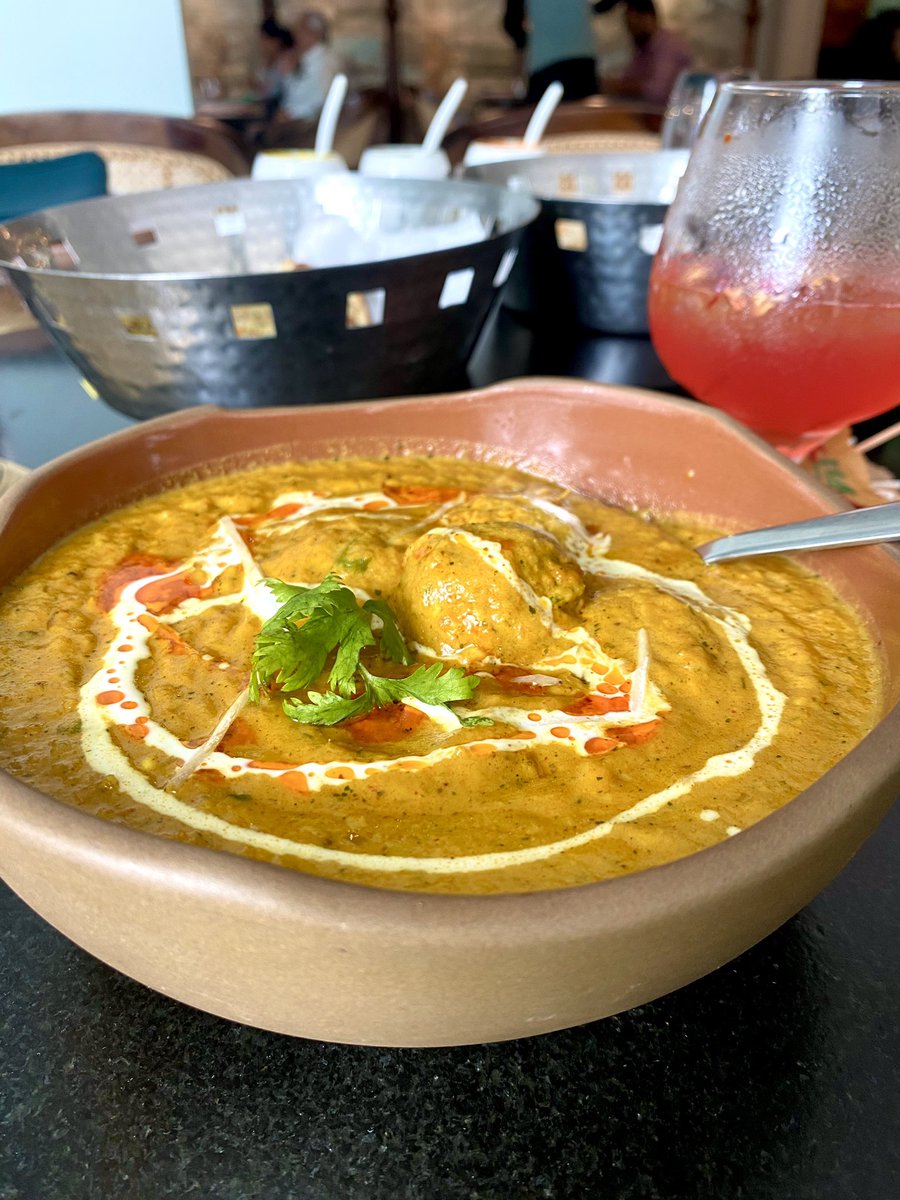TheDineDivine's tweet photo. This place at Astra Hotels &amp; Suites, Marathahalli was great!

📌 Banarasi Machchi Kebab
📌 Chicken Kheema Naan
📌 Naan Balochistaan
📌 Murgh Kofta Dilnashi
📌 Zaffrani Zaika (Beverage)
📌 Shaahi Tukda

📍 Zaffran by TBC, Bangalore

#dinedivine #restaurantsofIndia #bangalore https://t.co/eNTls1Xeqg
