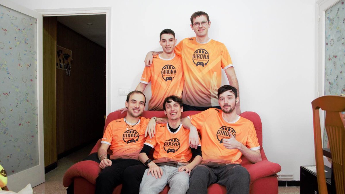 Els de sempre <a href="/EDG_Girona/">Esports Electrònics de Girona</a>  amb els de sempre @fenyxur <a href="/MrPostele/">EDG MrPostele</a> <a href="/Gery311_/">Gery 🐶💦</a> <a href="/Gchamorrix/">Guiu</a>