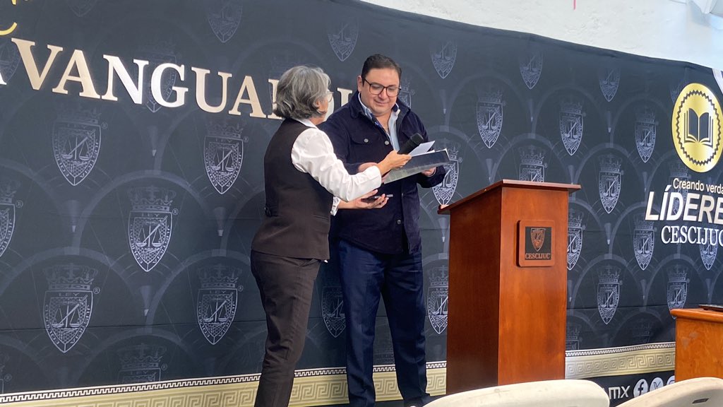 MariaValenciaD4's tweet photo. @ZamaconaAlAire @CESCIJUCoficial #CESCIJUCsemanadelacomunicacionQuimis gracias por la enseñanza para mis estudiantes de bachillerato. https://t.co/V9c79I1KQd