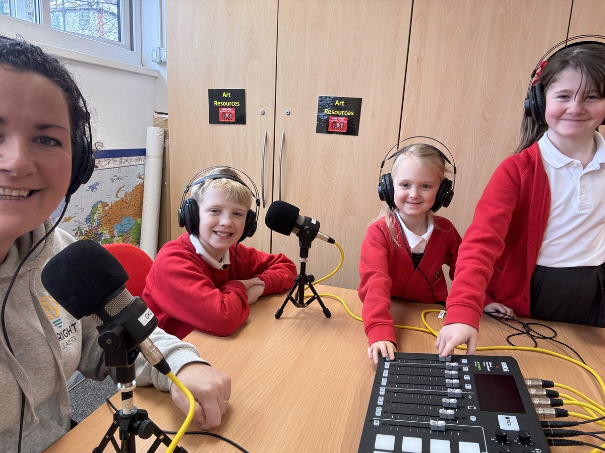 Laura Higgins tweet media