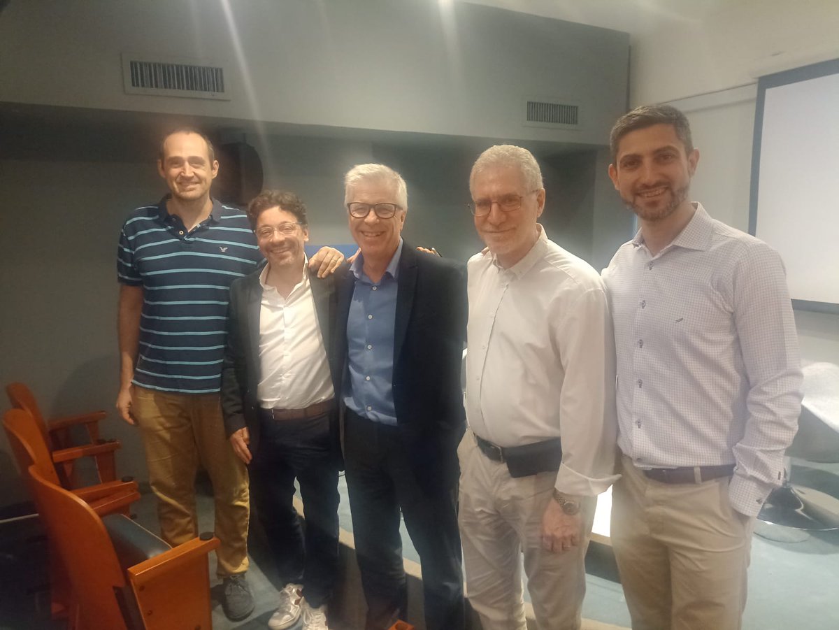 NUEVAS AUTORIDADES AAOC
Luego de la Asamblea que consagró a las nuevas autoridades, el Dr. Claudio Martín -presidente AAOC 2024-2025- acompañado de los Dres. Pablo Mandó; Diego Kaen, presidente saliente; Sergio Specterman, elegido vicepresidente; y Martin Angel.