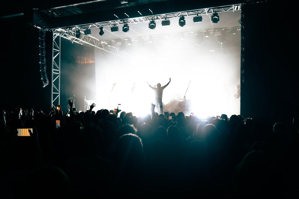 Heyyy! Hope you’re all enjoying Souvenir Pop as much as i am!!
And i hope you’re all doing well and having a great week🫶🏻❤️
Might release some pics you’ve never seen soon:) interested?