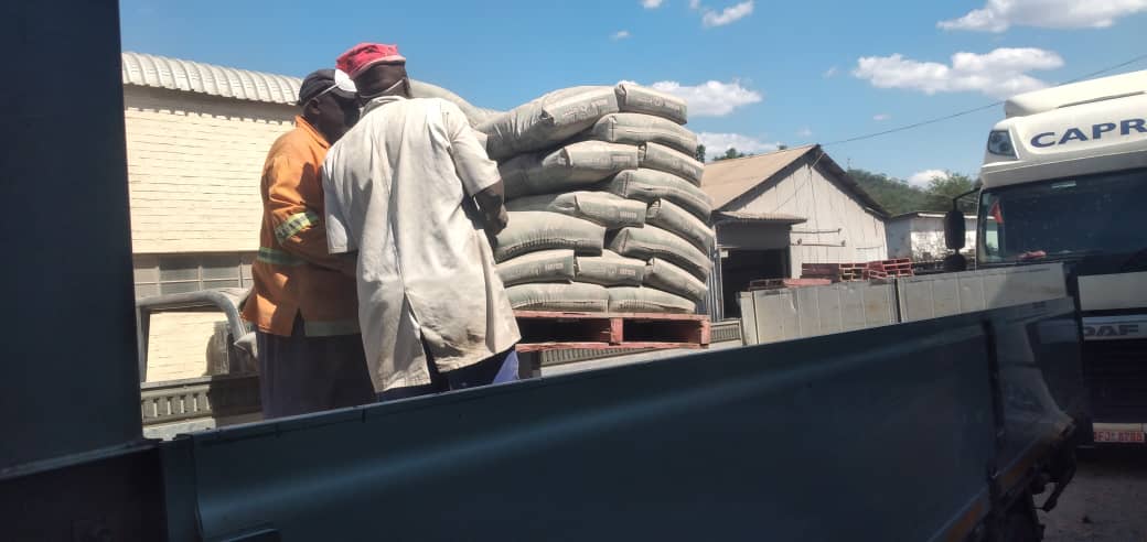 freemanchari's tweet image. 1. Today we delivered cement to Chingwizi. We have only raised a quarter of what we need to complete this block but I have faith you guys will come through. The community is excited and know the cardinal rule - WORK ONLY,  ZERO POLITICS &amp;amp; NO BS.