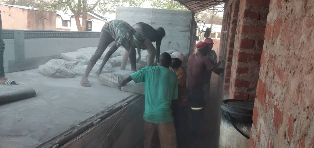 freemanchari's tweet image. 1. Today we delivered cement to Chingwizi. We have only raised a quarter of what we need to complete this block but I have faith you guys will come through. The community is excited and know the cardinal rule - WORK ONLY,  ZERO POLITICS &amp;amp; NO BS.