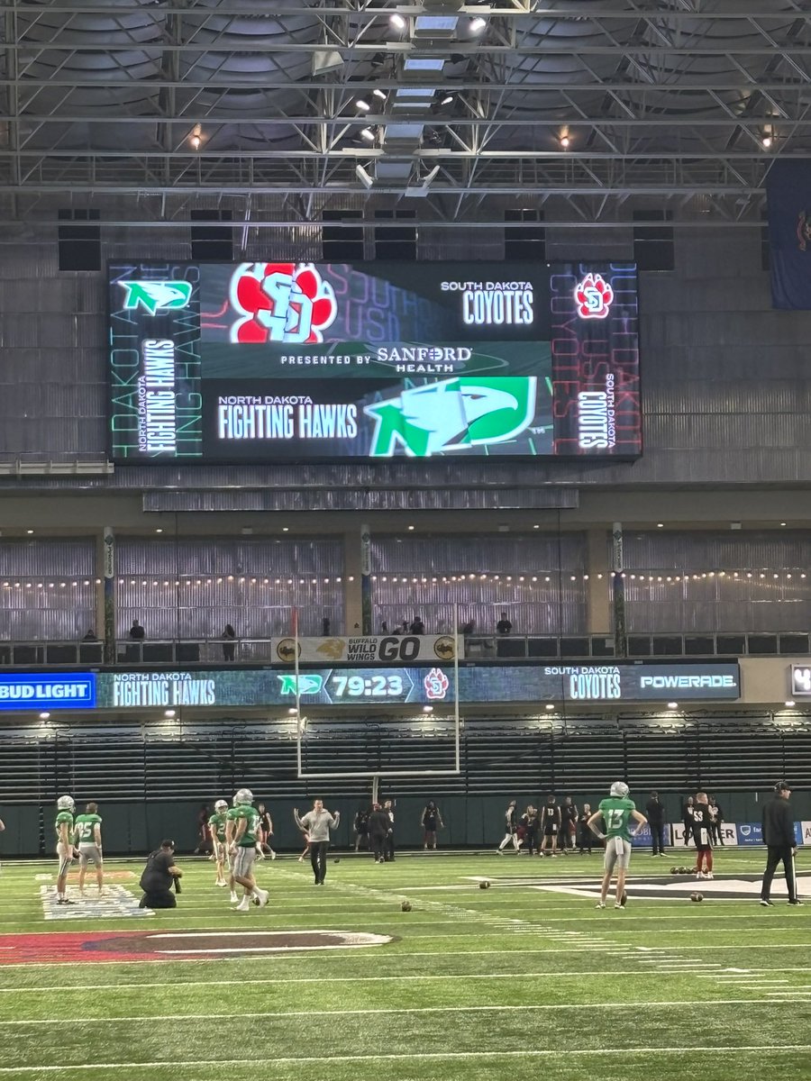 Thank you to <a href="/UNDfootball/">North Dakota Football</a> and <a href="/SamKing10/">Sam King</a> for having me out this past  weekend <a href="/Minister_supa/">Dwayne Darden</a> <a href="/GHS_Dogs/">Grandview Football</a>  #AGTG