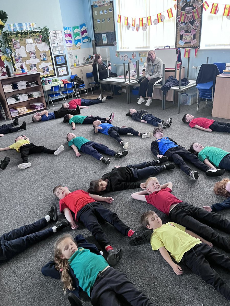 MrsamThatto's tweet photo. Too snowy for outside PE today, but we enjoyed some snow themed yoga in class instead!
#ThattoPrim_2SW @MrsSW_Thatto #ThattoPrim_PE #ThattoPrim_enthusiastic #ThattoPrim_expressive https://t.co/xIYRvMaIK8