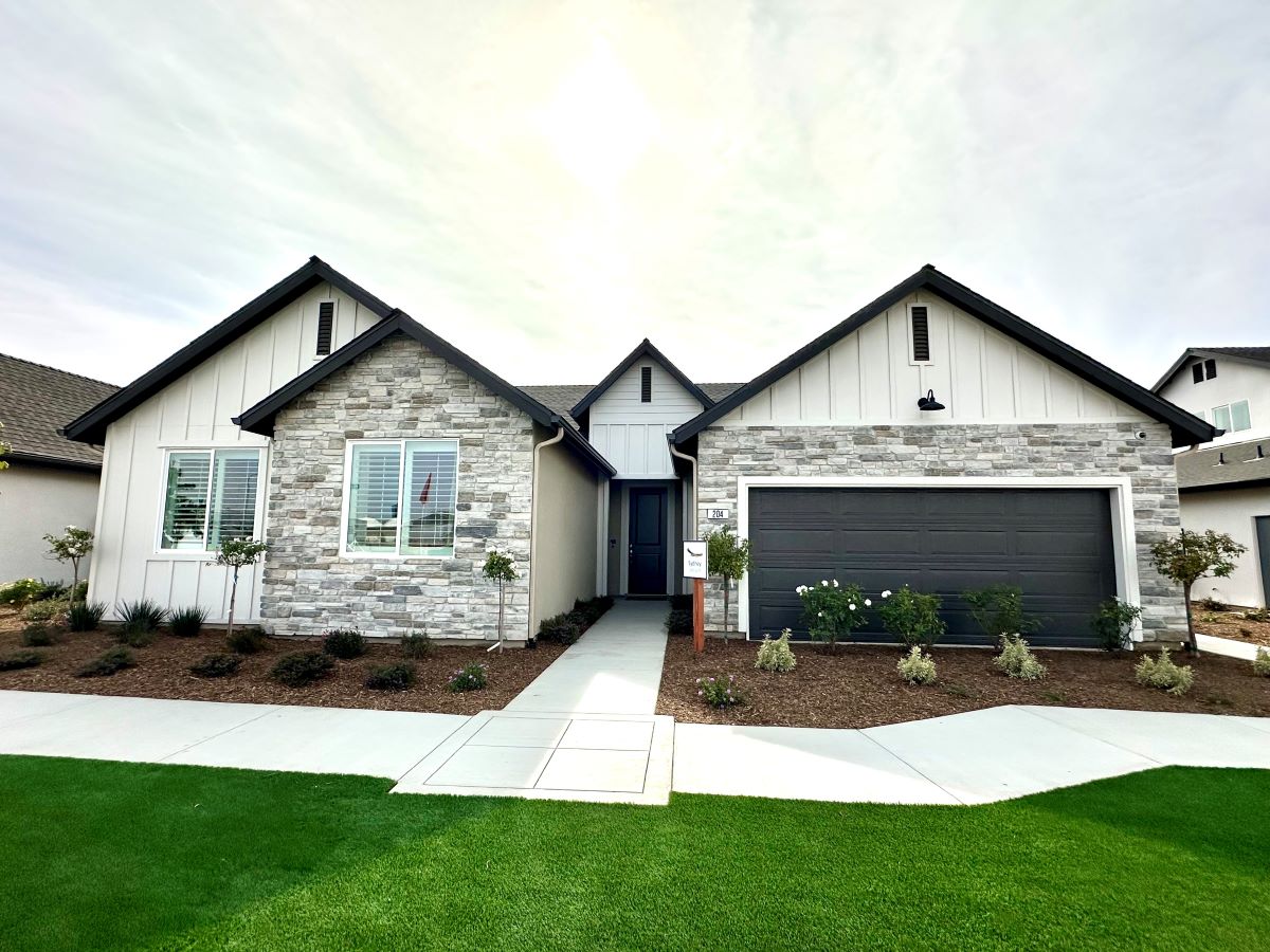 PresidioRes's tweet photo. @SJVHomes announces the Grand Opening of 2 New Communities in Porterville.
This Saturday, Nov. 23rd, from 10am to 6pm celebrate the opening of Laurelwood and Brookside. Tour all new plans in single-story and two-story homes. Visit https://t.co/xUWTZ7ZdTQ https://t.co/XU5MBJaEZk