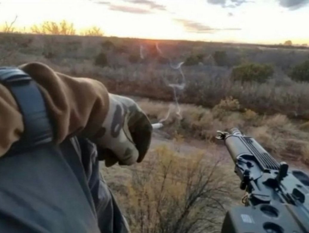 Otroputorojo2's tweet image. 10 de diciembre de 2024, Páramo nuclear (Cádiz, España)
Salgo a la superficie y me siento para ver el sol una última vez. Mientras escupo sangre contaminada por uranio empobrecido, sonrío de manera irónica una última vez. El nuncapasadismo por fin termina. Pasaron cosas.