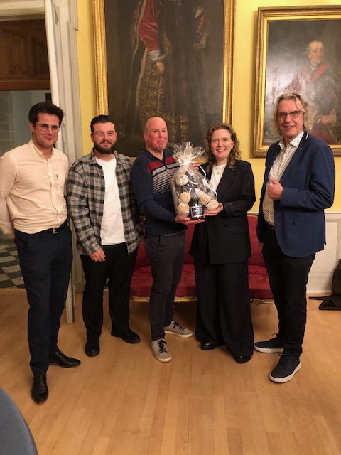 ALS Liga - Ligue SLA (@alsbelgium) on Twitter photo Proficiat Chistine Germeys Lab Neurobiologie <a href="/LuVaDeBo/">Ludo Van Den Bosch</a> KULeuven/VIB voor het behalen van je doctoraat over 'The role and therapeutic potential of EGLN1/PHD1 in Amyotrophic Lateral Sclerosis'. Je werkt toont aan dat deze molecule een aanknopingspunt is voor klinisch #ALS onderzoek Proficiat Chistine Germeys Lab Neurobiologie <a href="/LuVaDeBo/">Ludo Van Den Bosch</a> KULeuven/VIB voor het behalen van je doctoraat over 'The role and therapeutic potential of EGLN1/PHD1 in Amyotrophic Lateral Sclerosis'. Je werkt toont aan dat deze molecule een aanknopingspunt is voor klinisch #ALS onderzoek