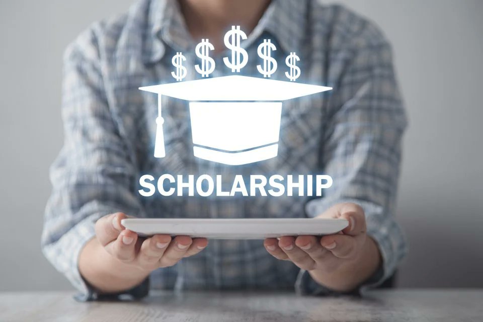 High school seniors can earn $10,000 toward future studies for the Rales-O’Neill Scholarship, offered by the Montgomery County Public Schools Educational Foundation (MCPSEF).

Applications must be submitted by Jan. 25, 2025: mcpsmd.info/3YROKJv.