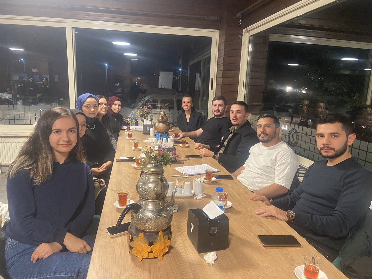 Genç Kızılay Genel Merkez 3. Bölge Başkanlarımızın katılımı ile yönetim kurulu toplantımızı gerçekleştirdik. Katılımları için kendilerine teşekkür ediyoruz.