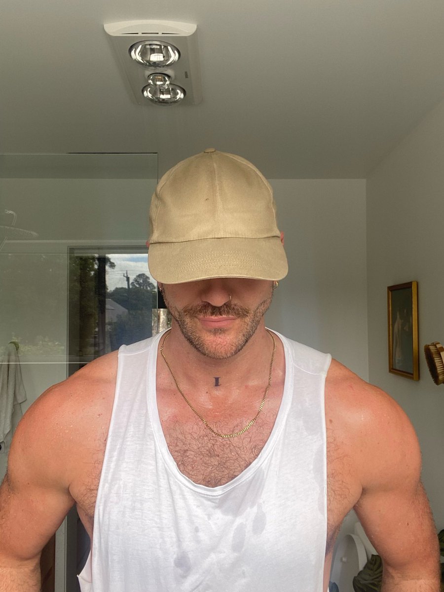 Sweaty AF after the gym
#6ft6GirthKing