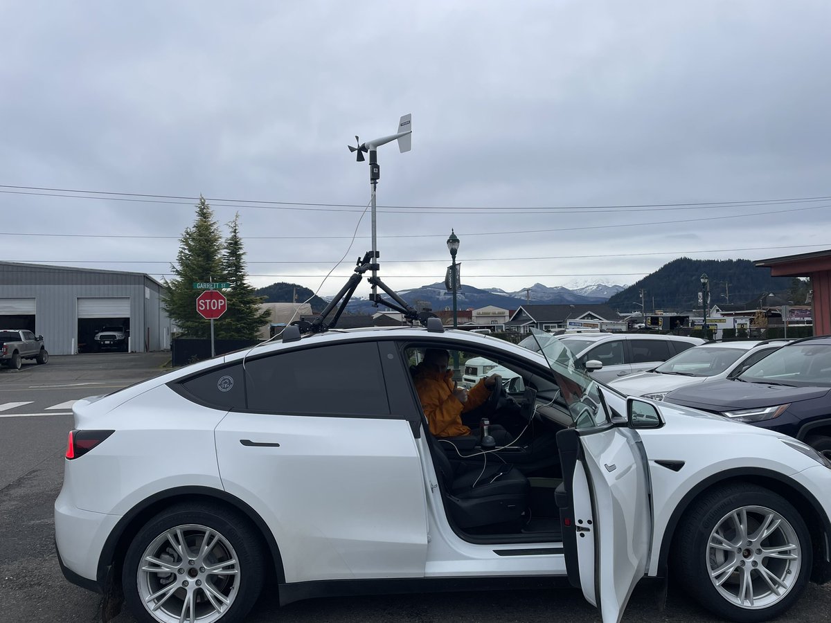StewarrMark's tweet photo. In position in Enumklaw Wa to intercept the strong gap winds for this amazing Pacific Bomb Cyclone! #wawx #wx https://t.co/QIIekm4I1K