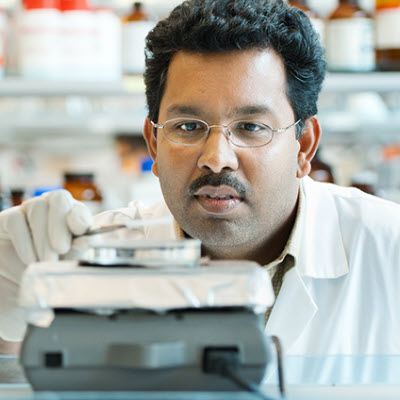 Science in Vancouver (@sciencevancity) on Twitter photo 🩸 @UBCmedicine & <a href="/CBR_UBC/">UBC Centre for Blood Research</a> researchers developed a groundbreaking coating to make #MedicalDevices safer for millions of patients.
Dr. Jayachandran Kizhakkedathu's lab (<a href="/JayKizLab/">Jay Kizhakkedathu Lab</a>) created this new material to mimic the natural behaviour of blood vessels: bit.ly/3ABPs5K 🩸 @UBCmedicine & <a href="/CBR_UBC/">UBC Centre for Blood Research</a> researchers developed a groundbreaking coating to make #MedicalDevices safer for millions of patients.
Dr. Jayachandran Kizhakkedathu's lab (<a href="/JayKizLab/">Jay Kizhakkedathu Lab</a>) created this new material to mimic the natural behaviour of blood vessels: bit.ly/3ABPs5K