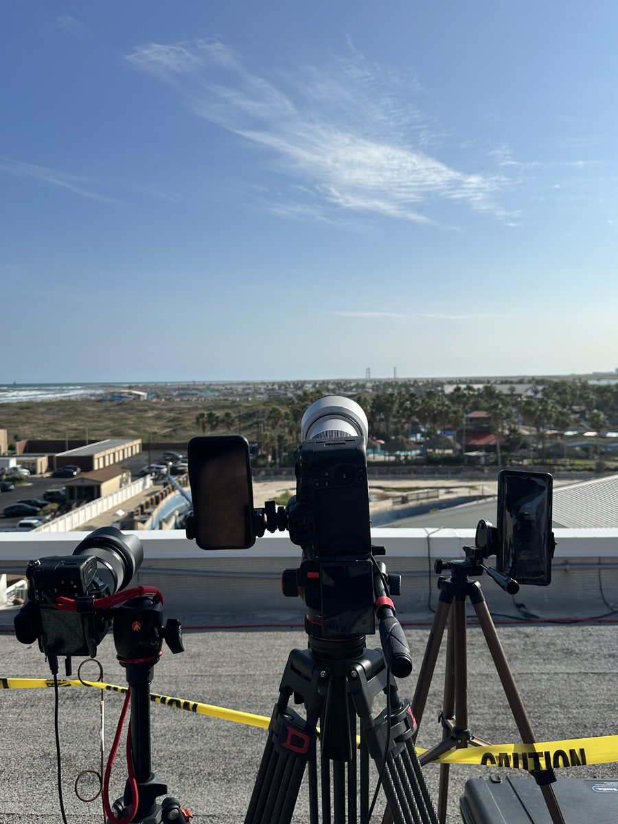 AJamesMcCarthy's tweet image. My view from the roof of the Holiday Inn. Can you spot Starship?