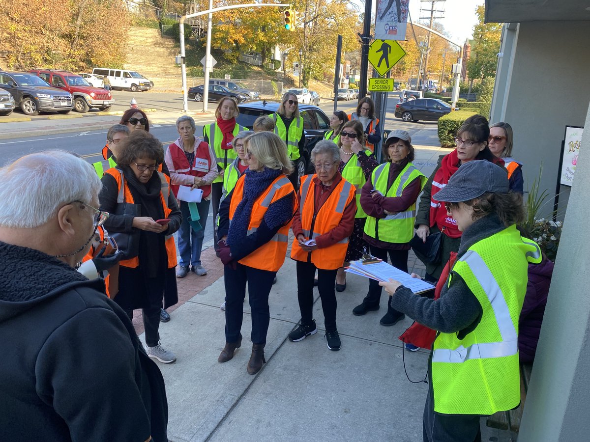 🚶‍♂️🚦 #AARPNY is working to improve safety at Long Island’s most dangerous intersections! Today, we were in Glen Cove with Mayor Panzenbeck, raising awareness for safer, more walkable communities. Let’s keep making a difference across NYS! Learn more: aarp.org/NYWalks?cmp=SN…