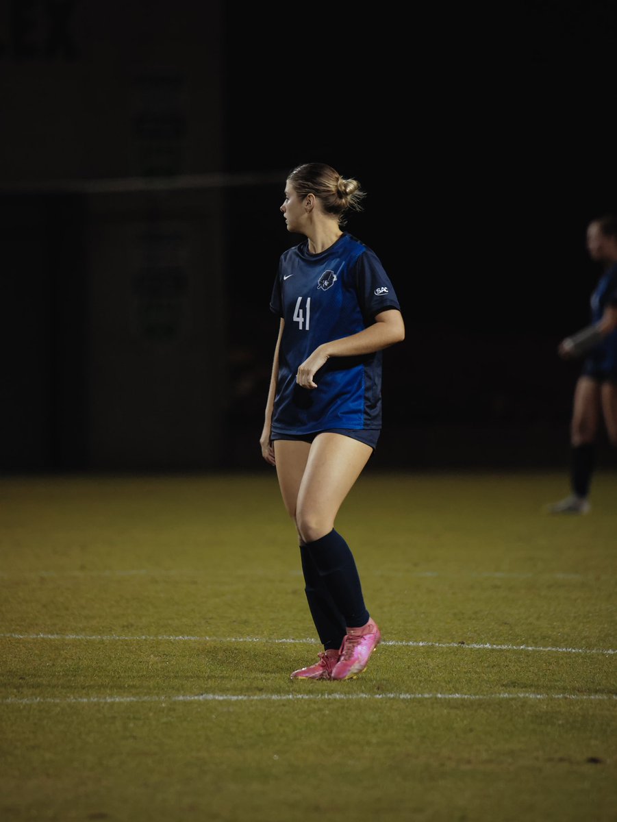 Splitters_WSOC's tweet photo. ⏪
Junior midfielder, Hannah Stafford doing what she does best to give us the lead against Lenoir-Rhyne in the SAC Championship. 🎯
Swipe to the end to see the bench reaction. 👀
#NoPushUps #GoSplitters 🎩🪓⚽️ https://t.co/Tg0RGSnmqd