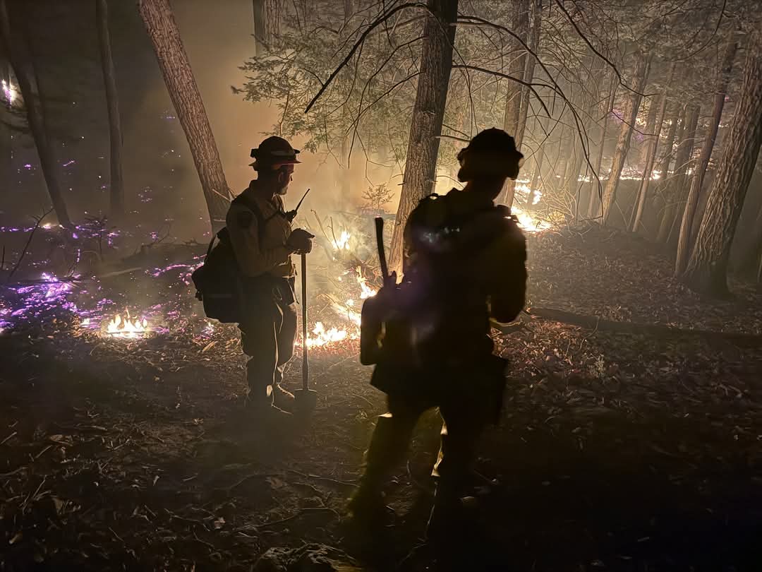JeffWernick's tweet photo. Back home after 7 days as PIO at Incident Command for the Jennings Creek wildfire. So impressed by the Forest Rangers in charge of the operation and the volunteers who keep everyone fed. And countless others who manage the incident logistics. https://t.co/D7TRDW720n