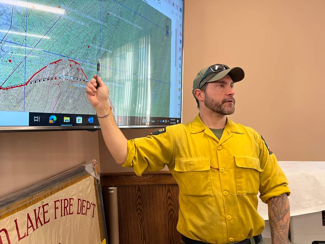 JeffWernick's tweet photo. Back home after 7 days as PIO at Incident Command for the Jennings Creek wildfire. So impressed by the Forest Rangers in charge of the operation and the volunteers who keep everyone fed. And countless others who manage the incident logistics. https://t.co/D7TRDW720n