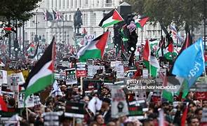 WistfulCass's tweet image. Frequent, regular #CeaseFireNow #StopArmingIsrael marches in London were 80k strong back in October 2023, and huge throughout 2024 garnered zero TV News coverage 🤨

Ditto #PeoplesVote #AntiBrexit marches with about ONE MILLION marches in 2016 &amp;amp; after sh!t Brexit deal

#Newsnight