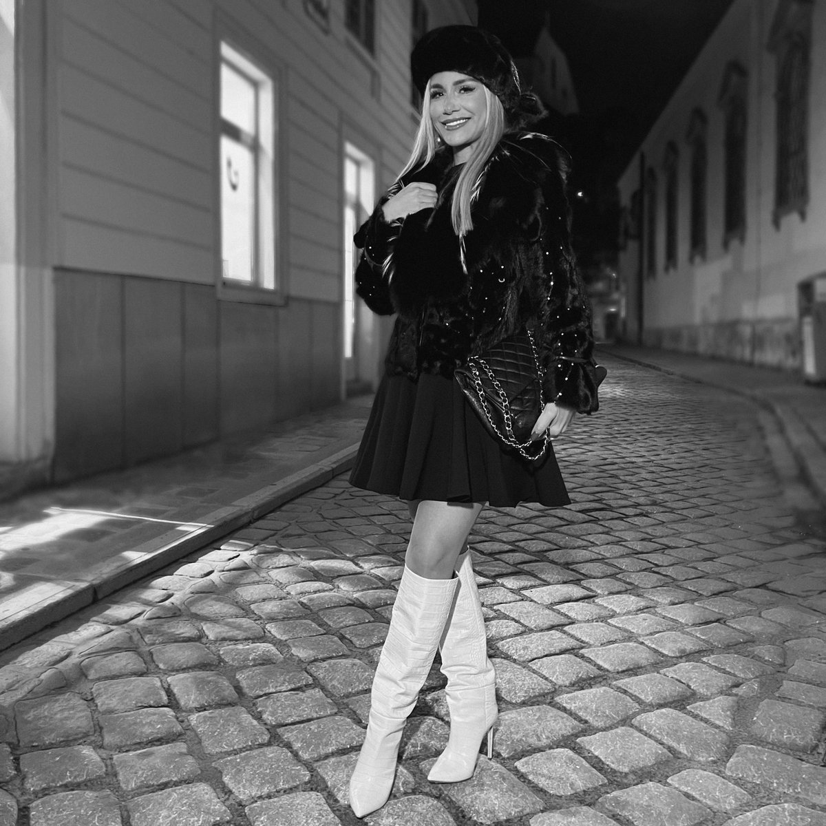 selmabajrami80's tweet photo. 🖤 https://t.co/jfgHkK0sBl