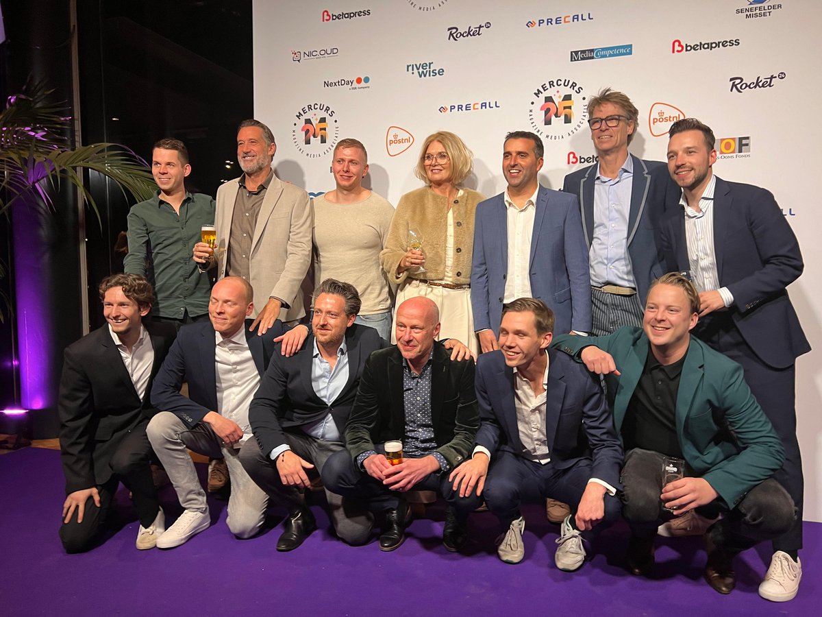 simonzwartkruis's tweet photo. En we hebben ‘m!
VI wint de Mercurs award voor Mediamerk van het Jaar.
En daar moet op gedronken worden 🍾 https://t.co/cRdMblXCbK