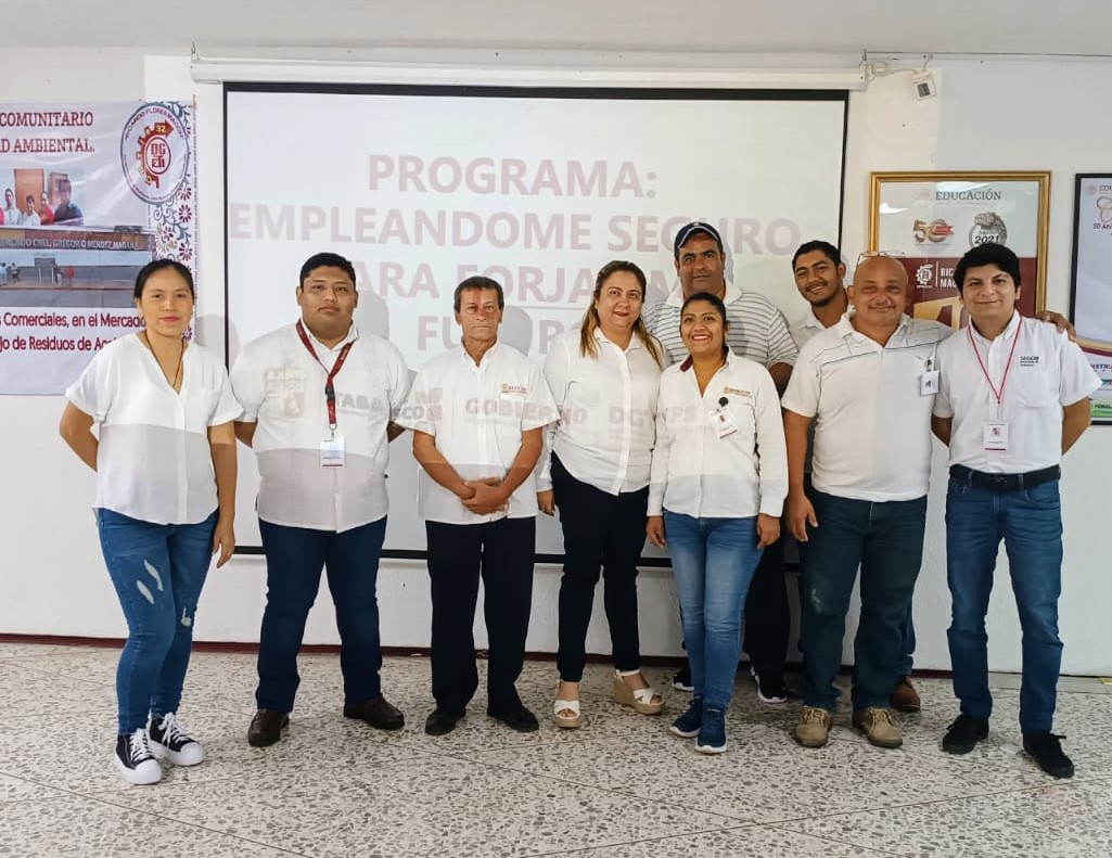 crojasrabelo's tweet photo. La Dir Gral del Trabajo y Previsión Social inició esta semana una serie de pláticas con estudiantes de educación media superior con el objetivo que conozcan  derechos y obligaciones laborales para menores de edad q desean laborar. El 1er requisito siempre será q estén estudiando https://t.co/ov7FOXlALF