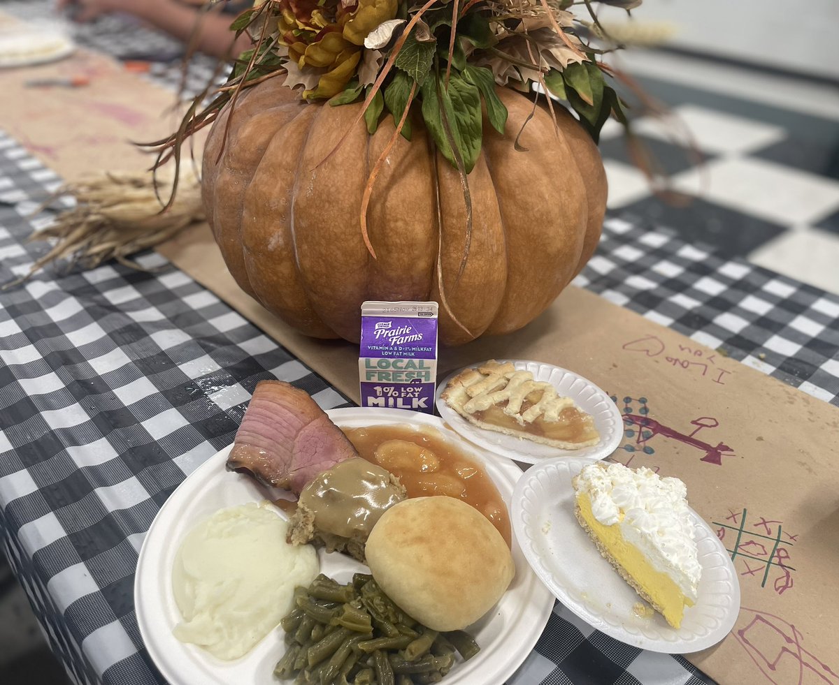 A wonderful Thanksgiving Celebration <a href="/OlmsteadRams/">Olmstead School</a> today! Thank you staff, thank you volunteers, thank you students and guests! #LCPride