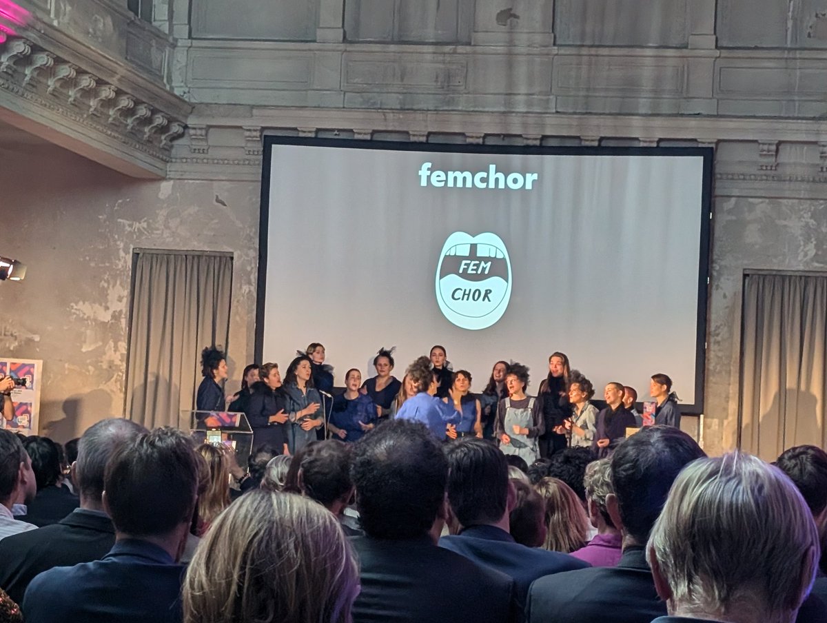 Cornelia Dlabaja tweet media