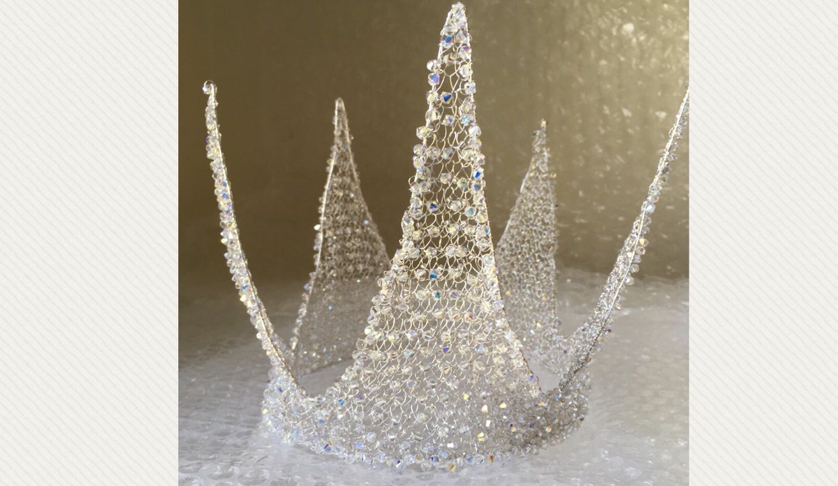 This is not something I knit everyday! 
I made it because I can - knitted with wire and more than 1000 crystal glass beads #sbswinnershour