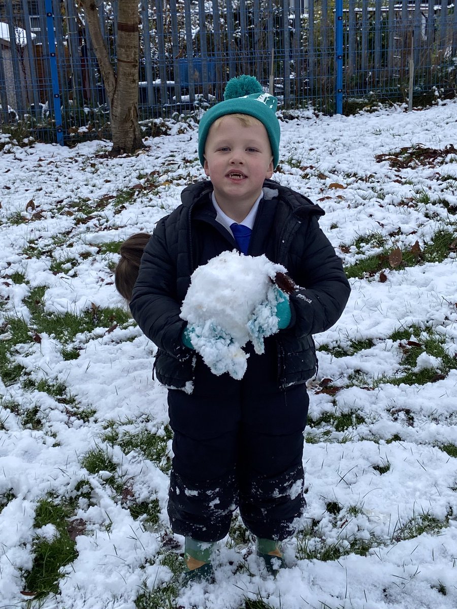stjosephskly's tweet photo. Enjoying the snow with our friends. We made a family of snowmen. What a great day! #outdoorlearning #mapleclass #hazelclass @bcw_cat https://t.co/oSsolHr9xQ
