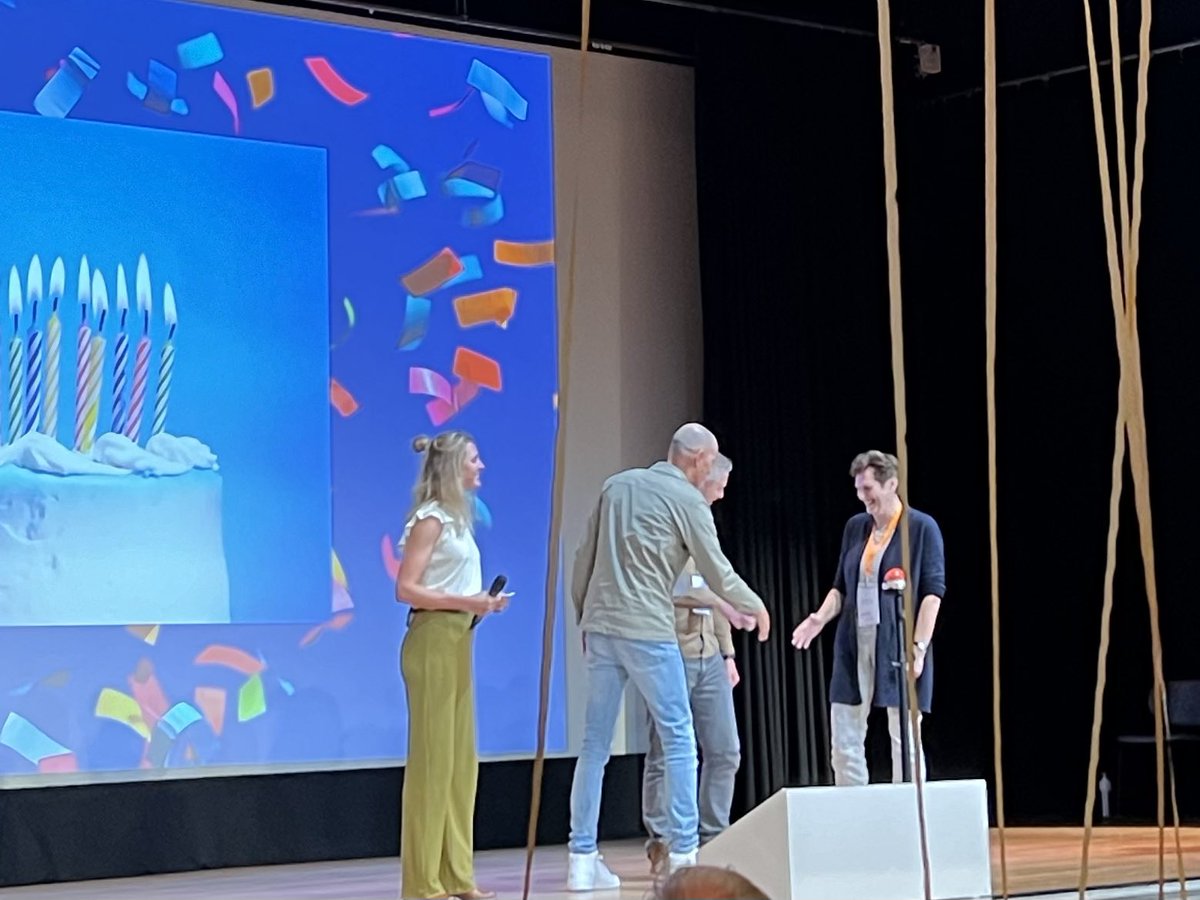 Met een paar SportDrenthe collega’s aanwezig bij de conferentie Toekomst van Clubondersteuning. Mooie waardering voor Assen Sportstad op het podium, die de clubondersteuning heel mooi vormgegeven hebben en goed samenwerken met lokale partners in bonden in hun sportclub loket.