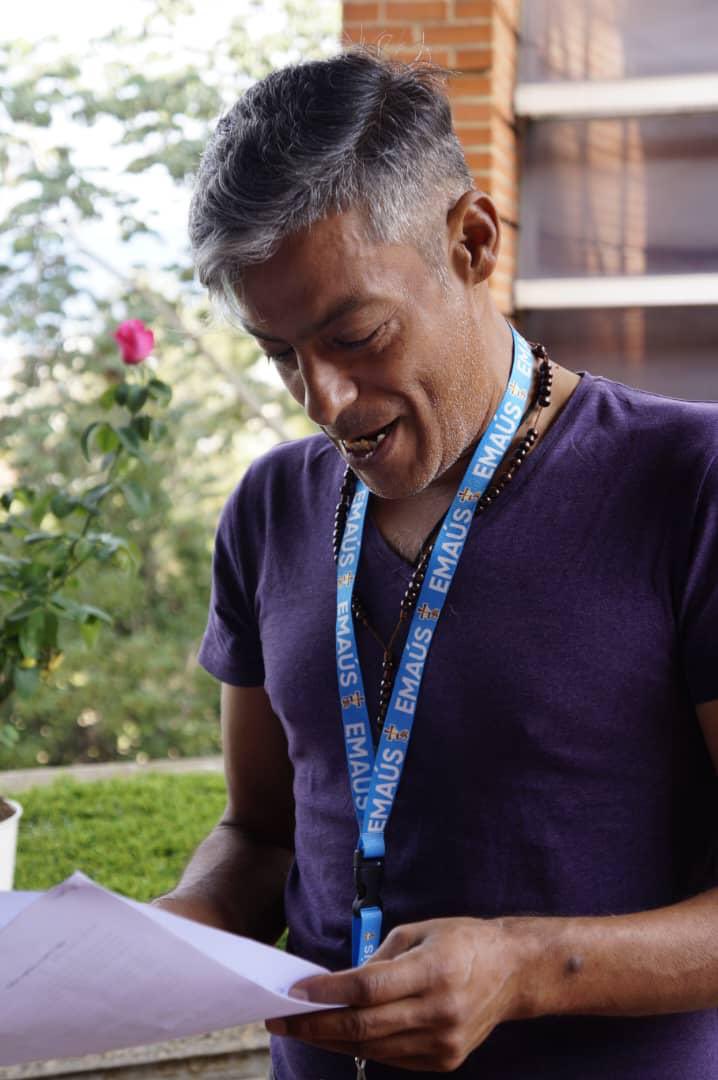 Querido hermanito,
Lamento mucho que todo haya terminado así.
Que tu viaje sea bello y descanses por fin. Con el afecto de la memoria, te despido, por siempre tu hermano...