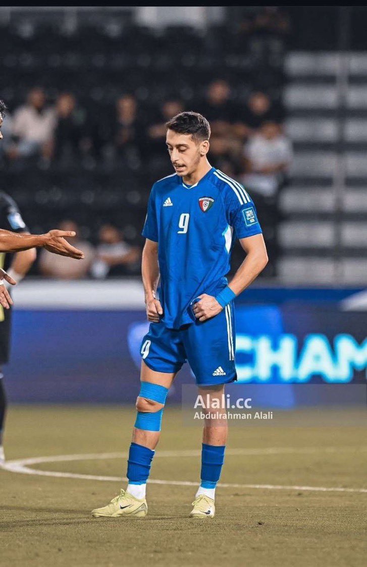 تعلم من أخطاء اليوم لتتفاداها بالمستقبل💙
 🇰🇼ماله داعي كل الهجوم والتعليقات السلبيه على لاعب شاب جدامه مستقبل بس اهم شي يركز على اللعب الجماعي بدال الفردي شكرا سلمان 🇰🇼🌹