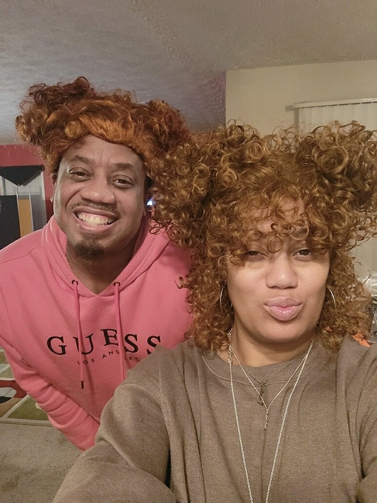 BarrFoxx's tweet image. Everyone should have hair with flare!
“I suggest we form a calming circle.”
What hairbrain idea could @royaltycosplay and I have up our sleeve now?
#zany #hairdlare #wigalicious #cosplayyourway #cosplay #hairdo