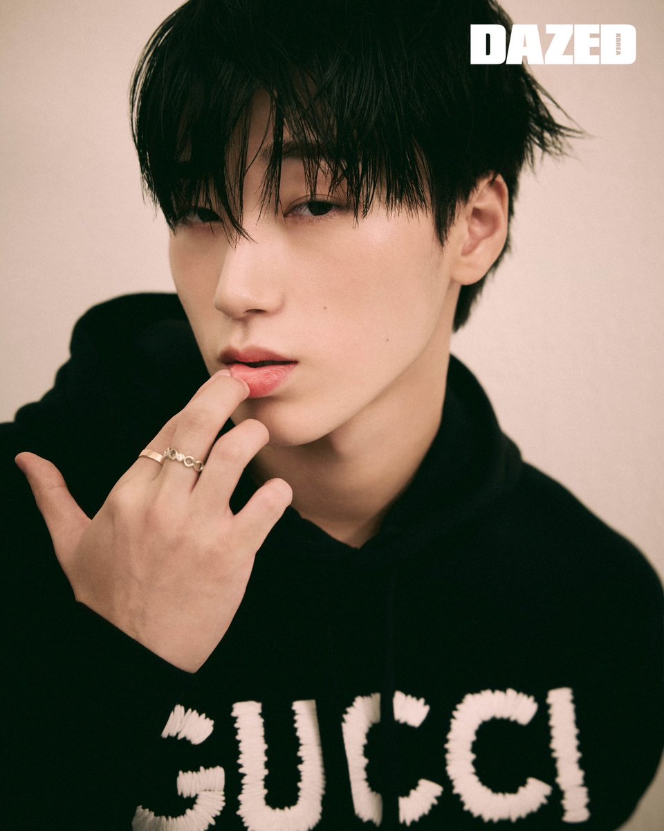 우리 사랑은 A부터 Z까지

여덟 빛깔의 발걸음이 완성한 2024년이라는 황금빛 시간. 에이티즈의 찬란한 열정으로 가득 찬 항해는 멈추지 않고 황금빛 물결을 가르고 있다.

#ATEEZ #에이티즈 

Discover more in <DAZED> KOREA DECEMBER 2024 issue.