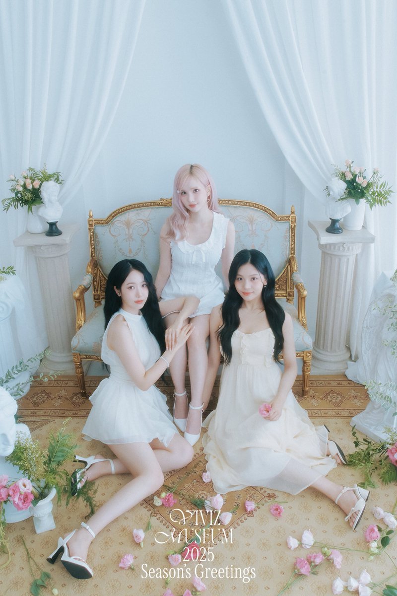 VIVIZ_official's tweet photo. VIVIZ 2025 SEASON'S GREETINGS
[VIVIZ MUSEUM]

Concept Photo 1
#VIVIZ #비비지

Pre-Order
2024.11.14. (THU) 2PM ~
2024.11.27. (WED) 11:59PM

#EUNHA #은하
#SINB #신비
#UMJI #엄지
#VIVIZ_MUSEUM https://t.co/uBSBZaEaxO