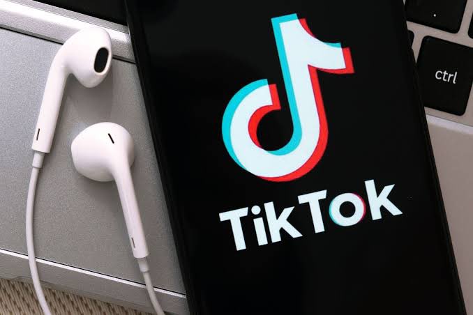 PinoyMatatag's tweet photo. Enstack CEO May Castillo adds,

"Why we aren't consuming more Filipino products is a lack of awareness and reach of these products unless you're Tiktok famous or known abroad. They have to be marketed as good or even better quality and can rival its other competitors." https://t.co/fhJQQngpxz