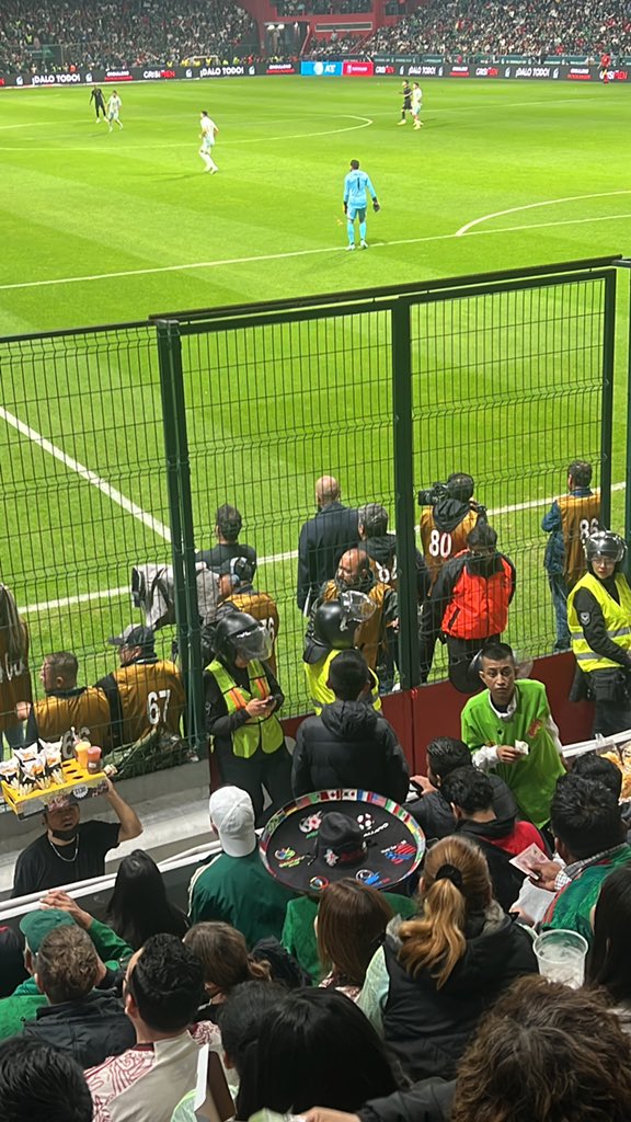 AlexCfigueroa's tweet photo. @tocinosports  lo tengo abajo de mi, que le hago? https://t.co/ooSuC1t61P