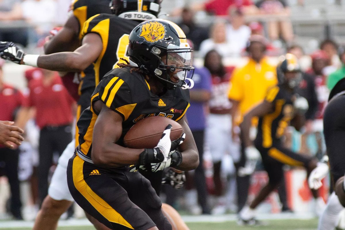 Blessed to receive my second D1 offer from UAPB 🖤💛 <a href="/Steve_Wallace_2/">Steve Wallace Jr</a> <a href="/Davechatham/">David Chatham</a>