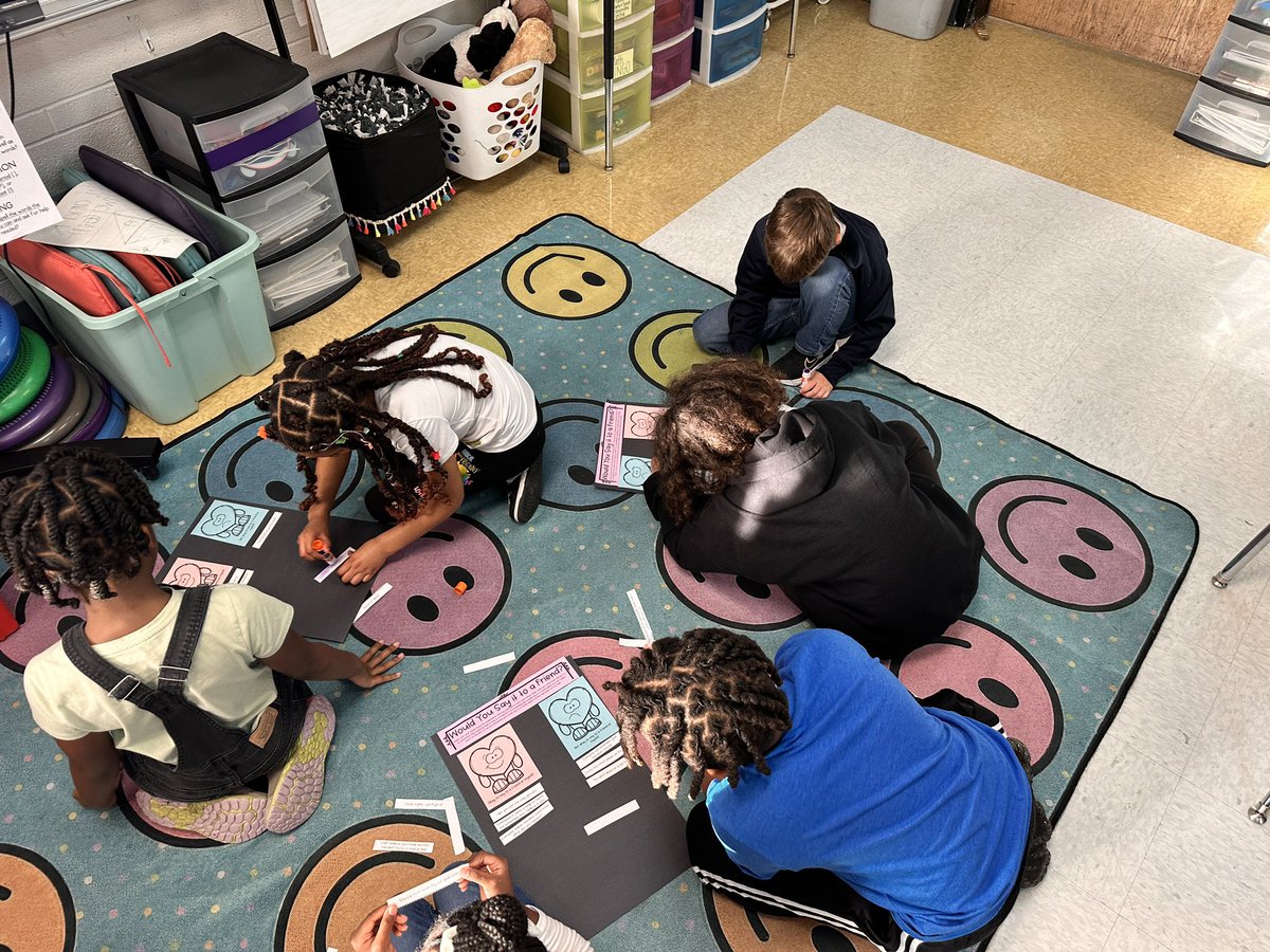 Mrs. Hunter’s 4th grade class and Mrs. Hayes 2nd grade class used their buddy classroom time by doing an activity about speaking, kind words to others and being kind to ourselves👯‍♀️❤️