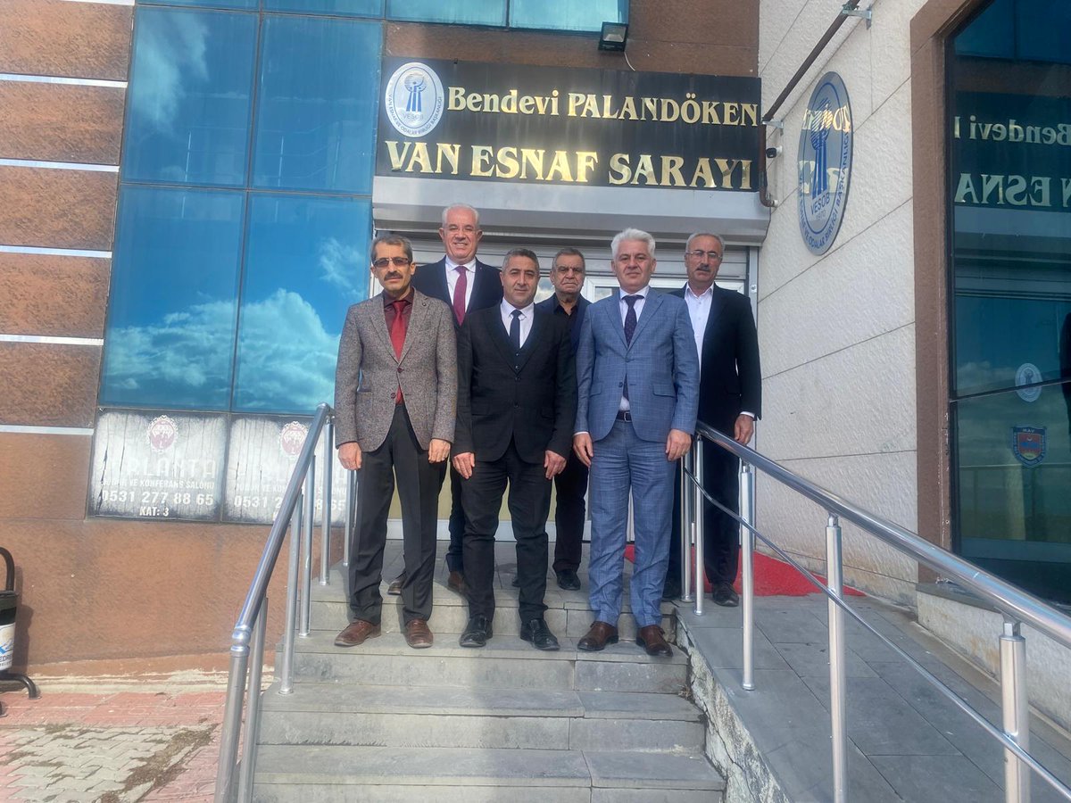 Van Deftardarı Sayın Ali GÜNDOĞDU ve Vergi Dairesi Müdürümüz Sayın Kudbettin DOĞAN .Müdürlerinimiz  Bugün Van Esob Başkalığımızı iyadeyi ziyarette Bulundular Nazik ziyaretleri nedeniyle teşekkür ederiz.