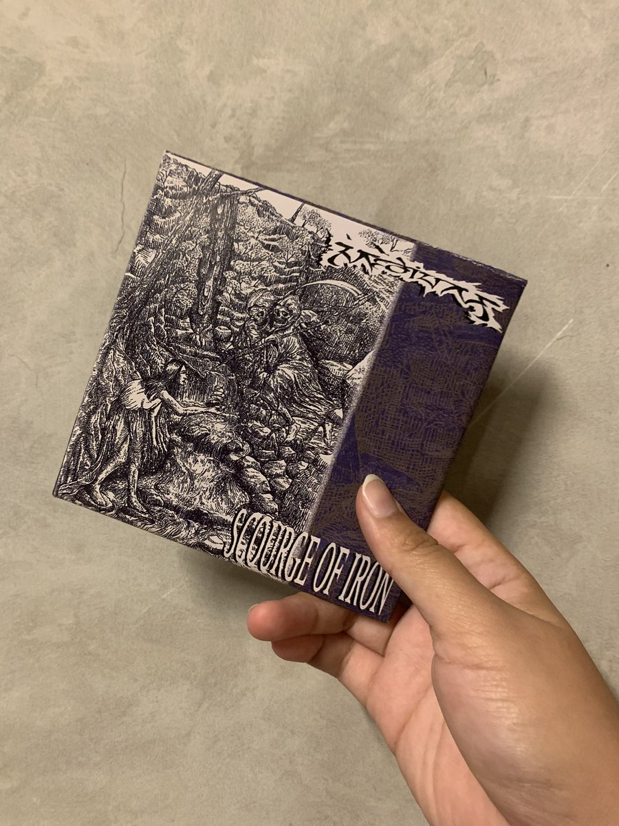 Medium SOI rilis kaset dalemnya warna gold ext sticker sama lyrics paper. Let’s support🫀